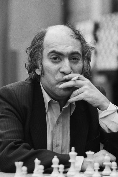 David Llada ♞ on X: Mikhail Tal, portrayed by L. Tugalev in the 70s. I  love wide-angle lenses when you can get this close.   / X